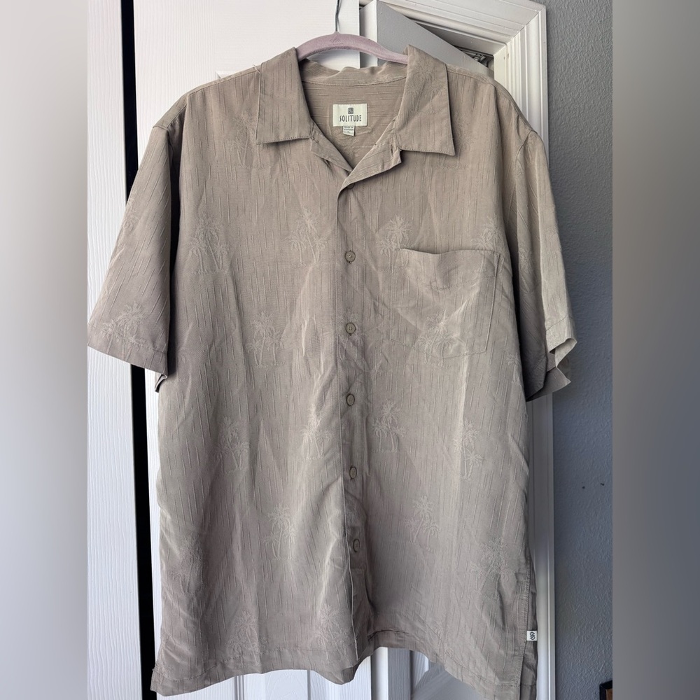 Solitude men’s short sleeve button down Hawaiian shirt with palm tree print